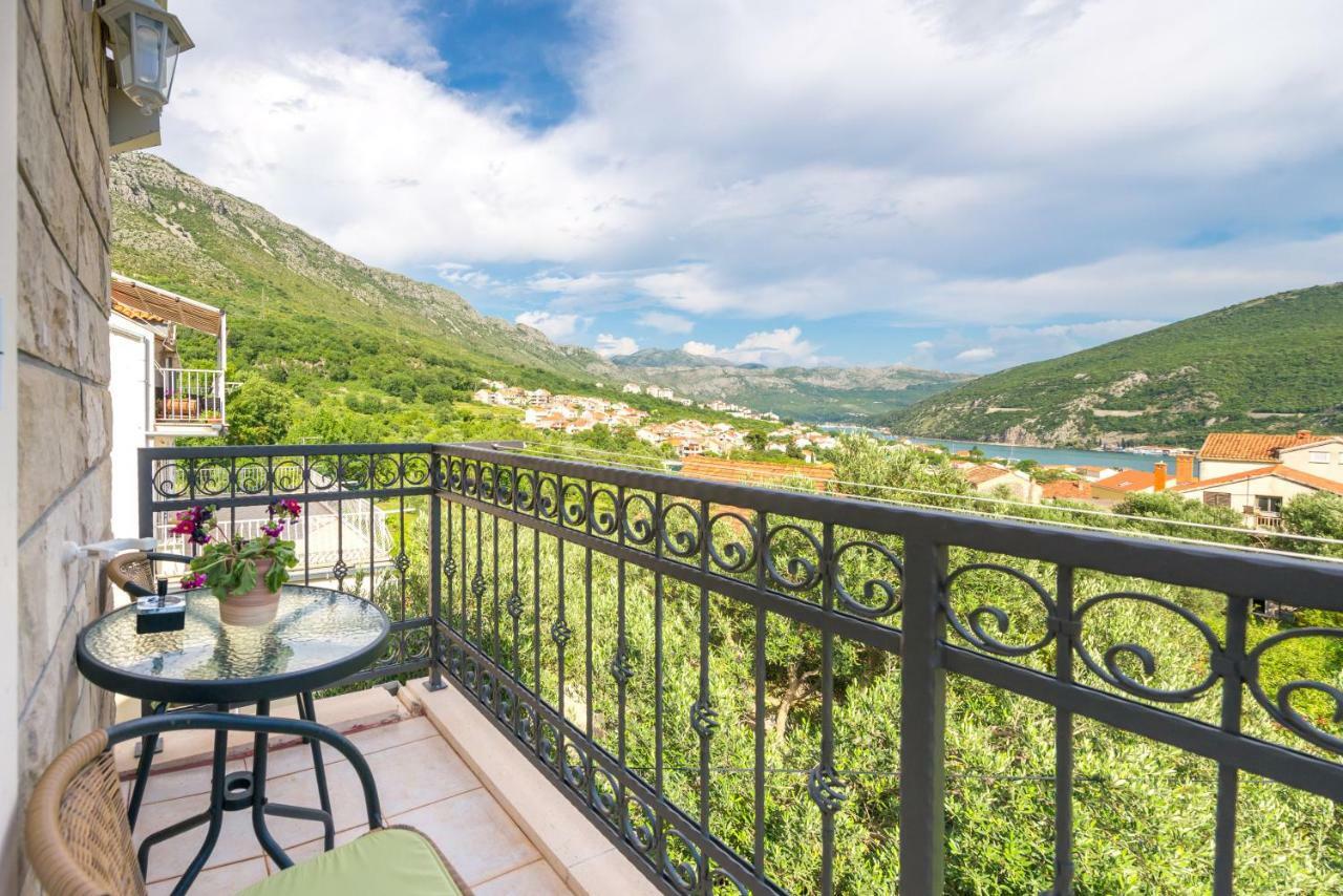 Tranquility And Nature In 4 Bedroom With Sea View Mokošica エクステリア 写真