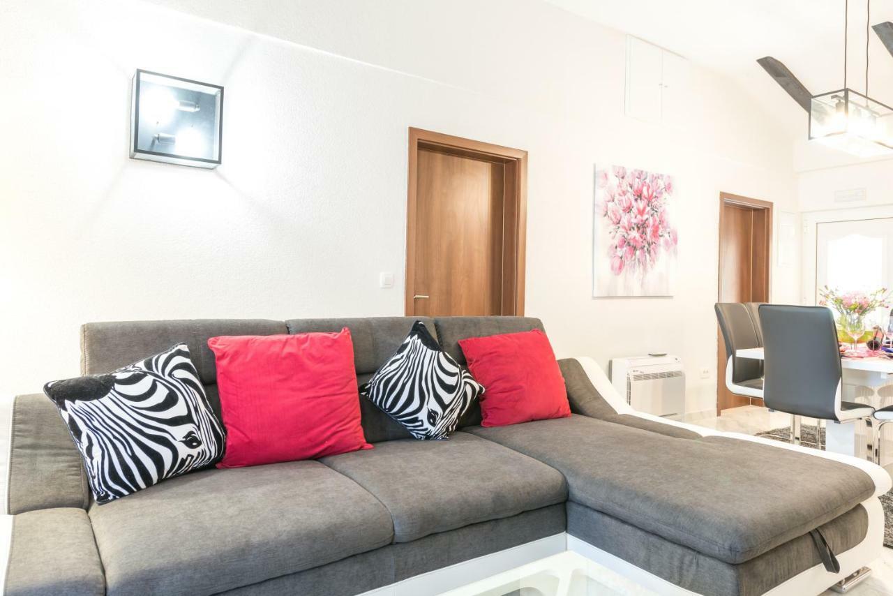 Tranquility And Nature In 4 Bedroom With Sea View Mokošica エクステリア 写真