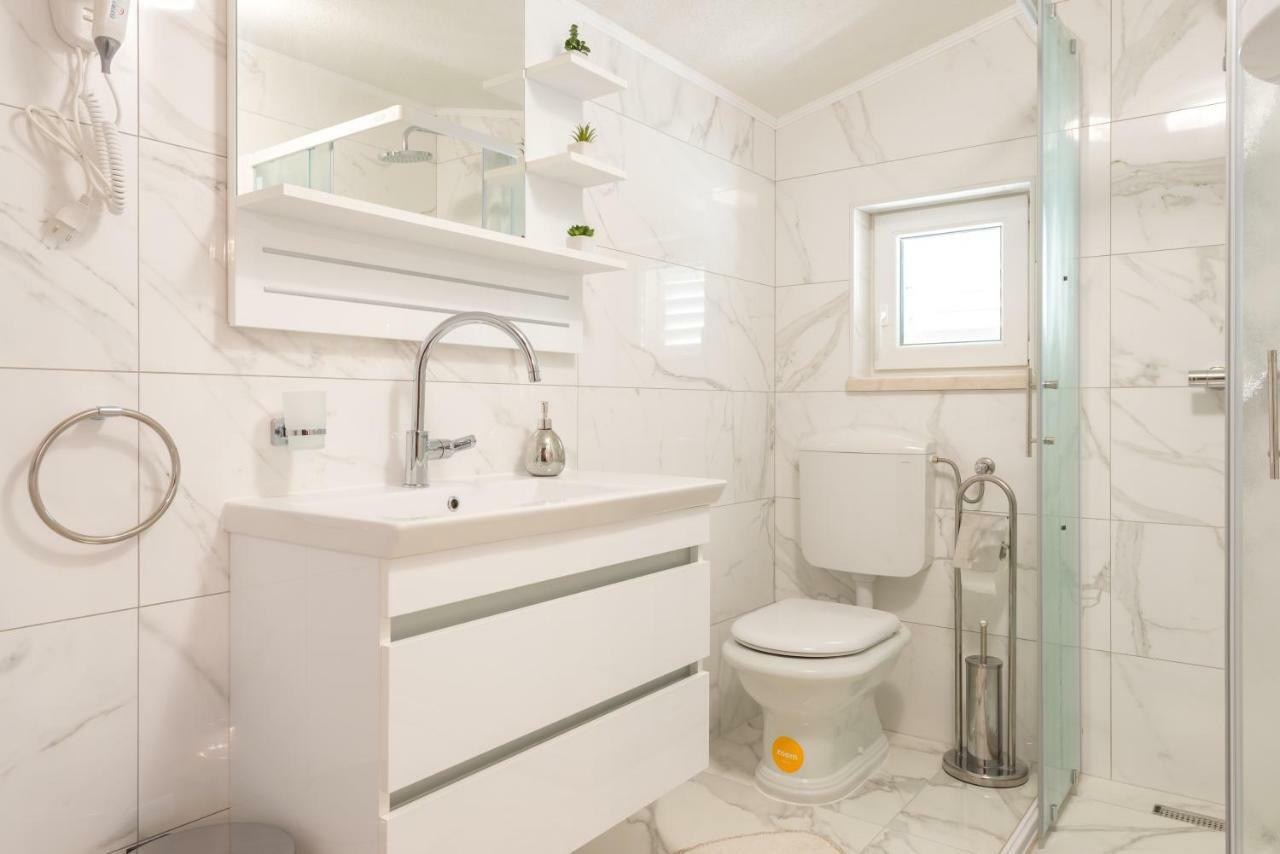 Tranquility And Nature In 4 Bedroom With Sea View Mokošica エクステリア 写真